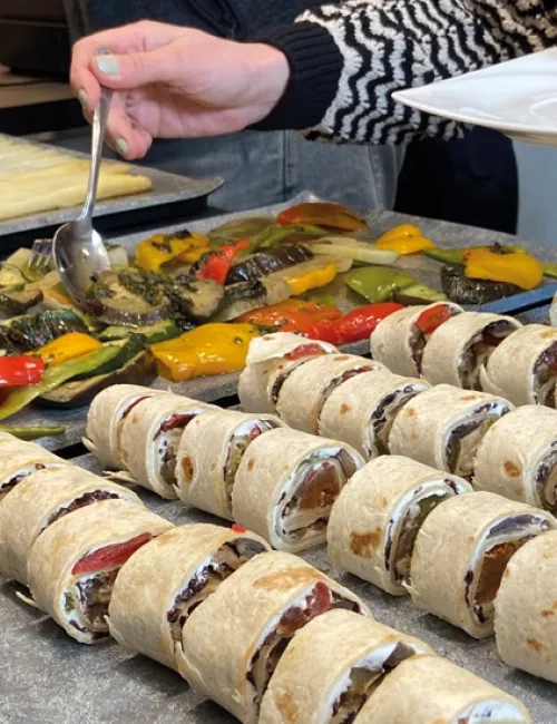 Auswahl an frisch zubereiteten Essen.